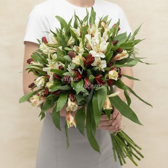 Букет из 15 альстромерий