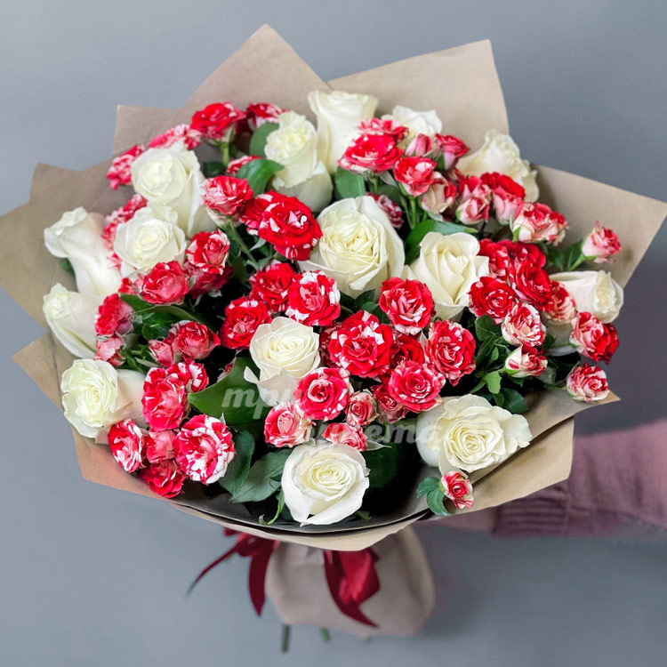 Красно-белые розы