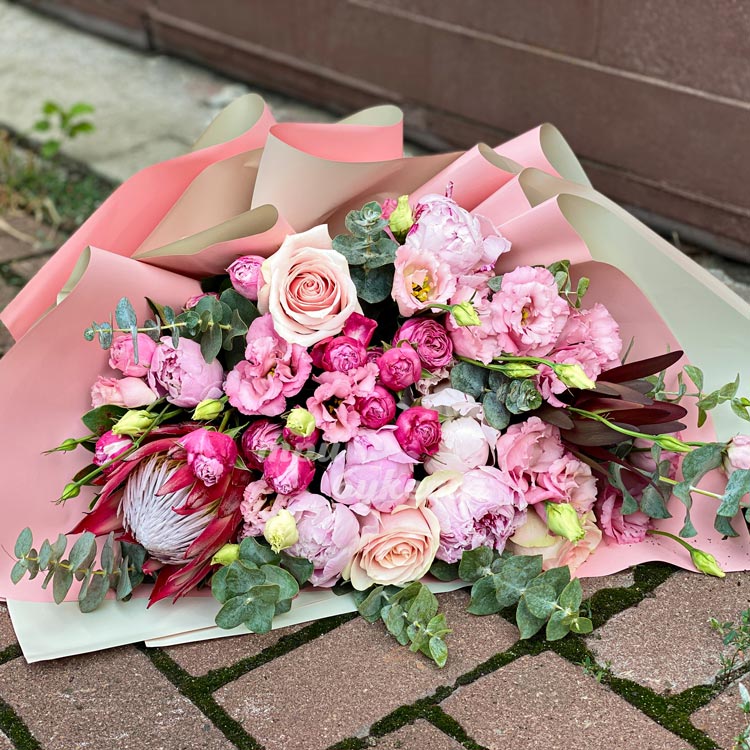 Букет «Дженнифер» (на брусчатке)