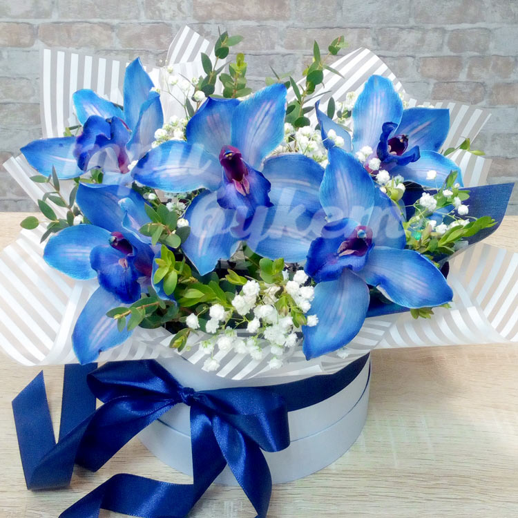 Орхидеи в коробке (крупный план)