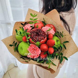 Букет из яблок и клубники Букет из яблок и клубники