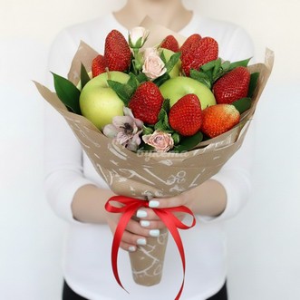 Фруктовый букет из клубники и яблок