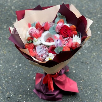 Букет из кокоса и макарунов