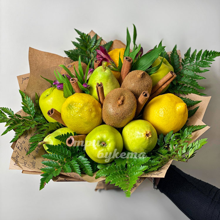 Фруктовый букет из яблок и киви (крупный план)