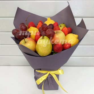Букет из клубники и груш