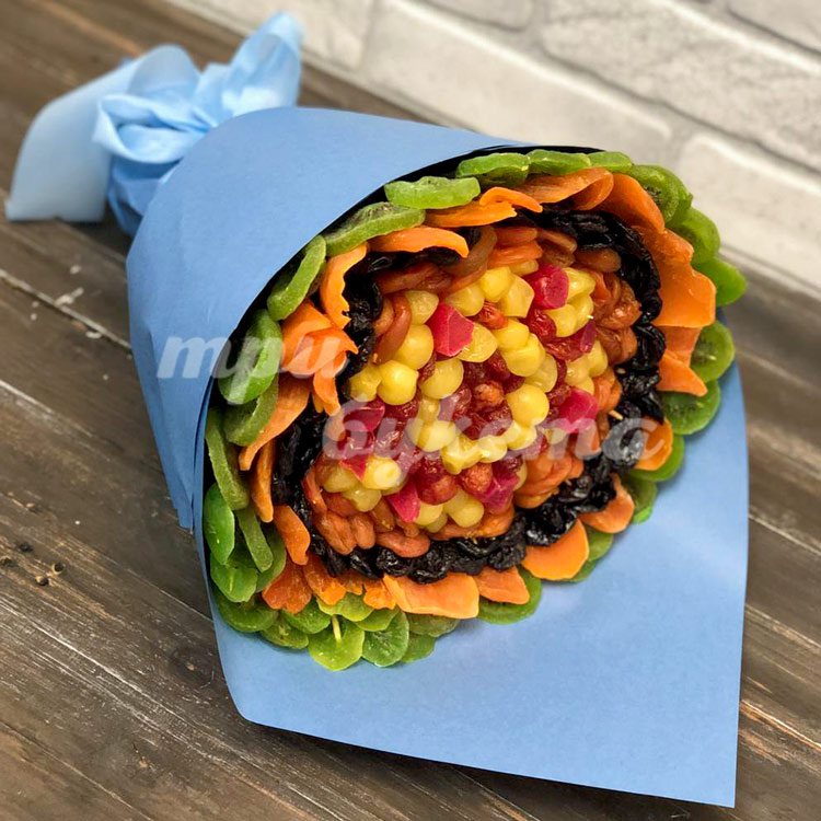 Сладкий букет из сухофруктов