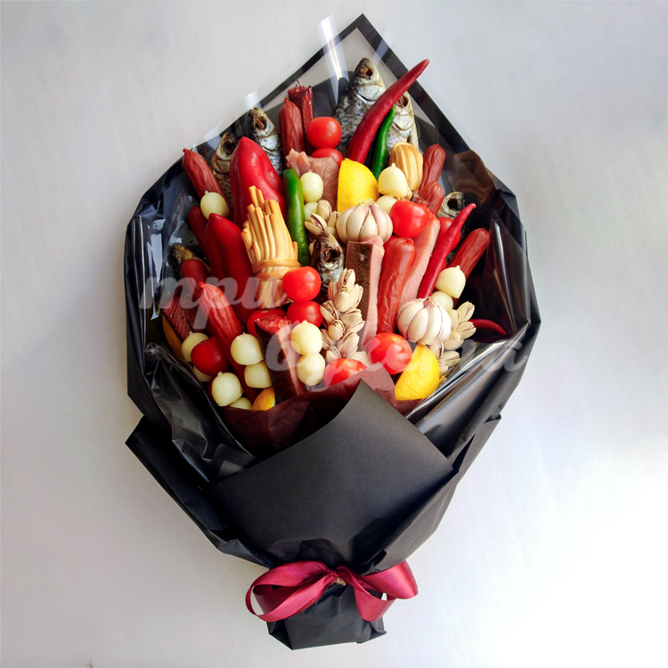 Букет из копченой рыбы и сыра