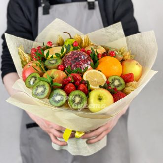 Букет из клубники, яблок и киви