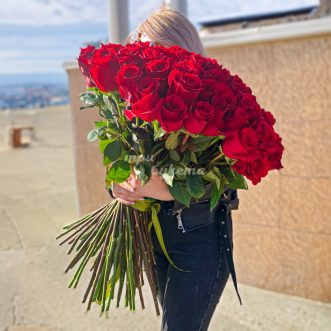Букет из 101 красной метровой розы