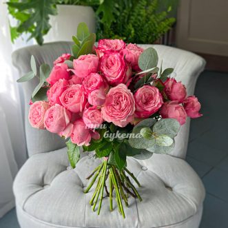 Букет 9 розовых пионовидных роз Сильва