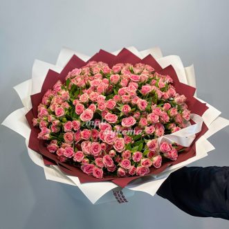 Букет из 51 розовой кустовой розы