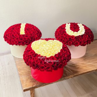 Шляпные коробки роз с признанием в любви